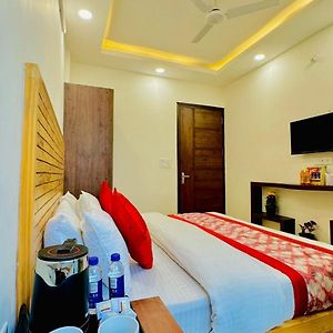 Hotel Ashram View Just 10 Minute Away Form Nizamuddin Railway Station